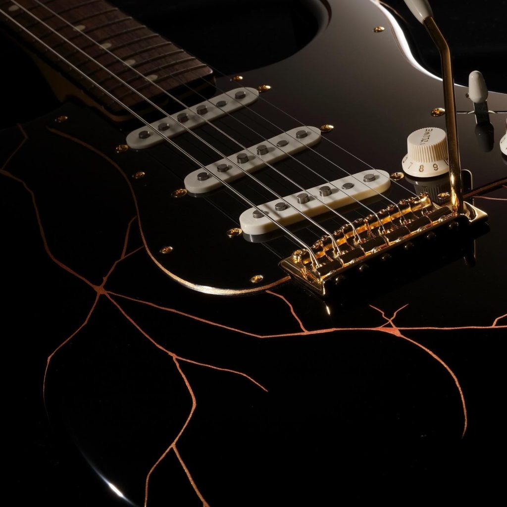 Fender × MISOLA japan arts and crafts　　漆塗りギターリリース